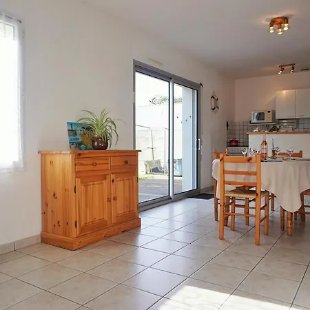 Holiday home Maison Cosy Proche Avec Jardin Clos Et Terrasse - Fr-1-224b-735 *